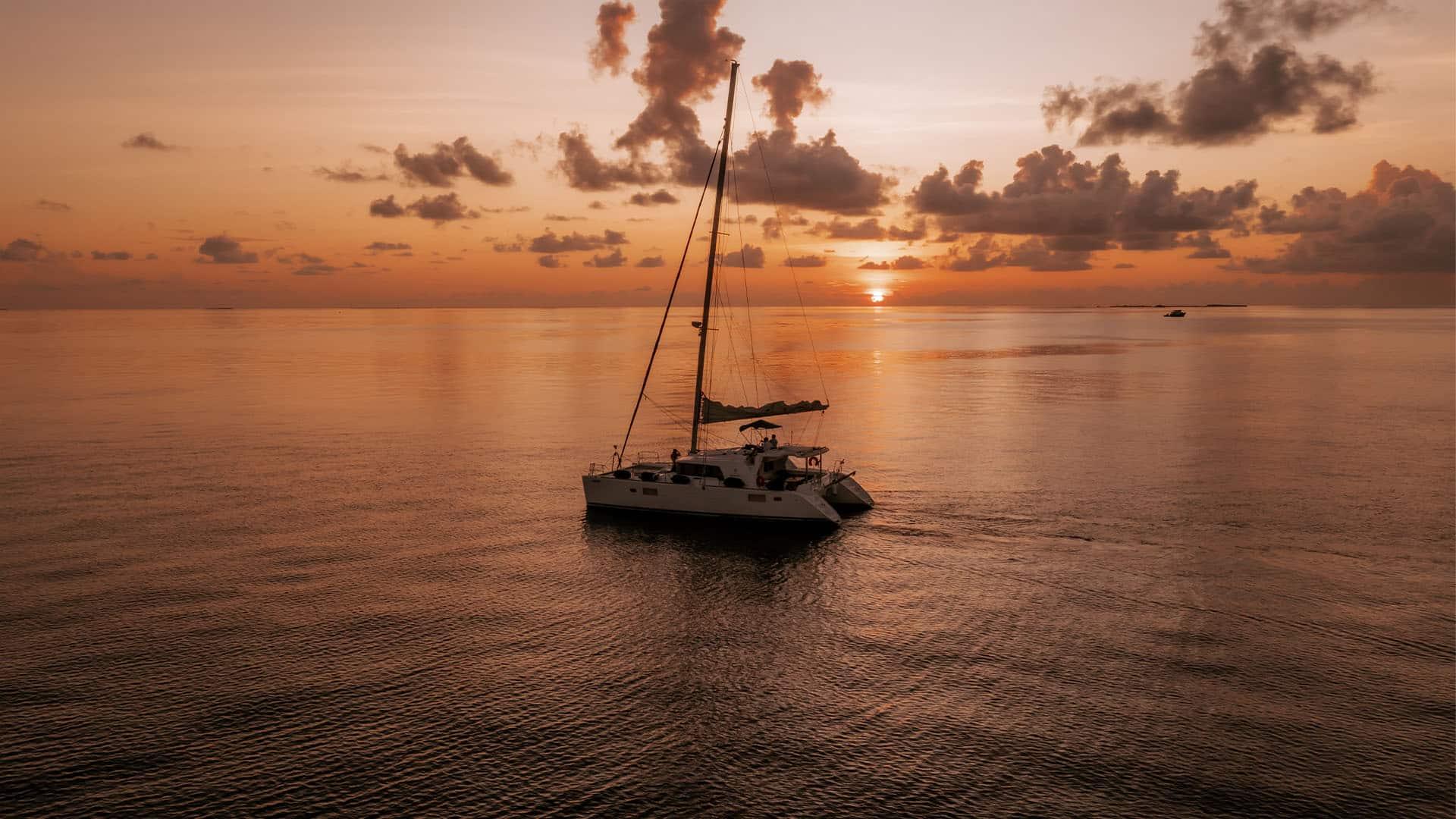 Dh-Ihuru-Experiences-Family-Activities-Sunset-Cruise