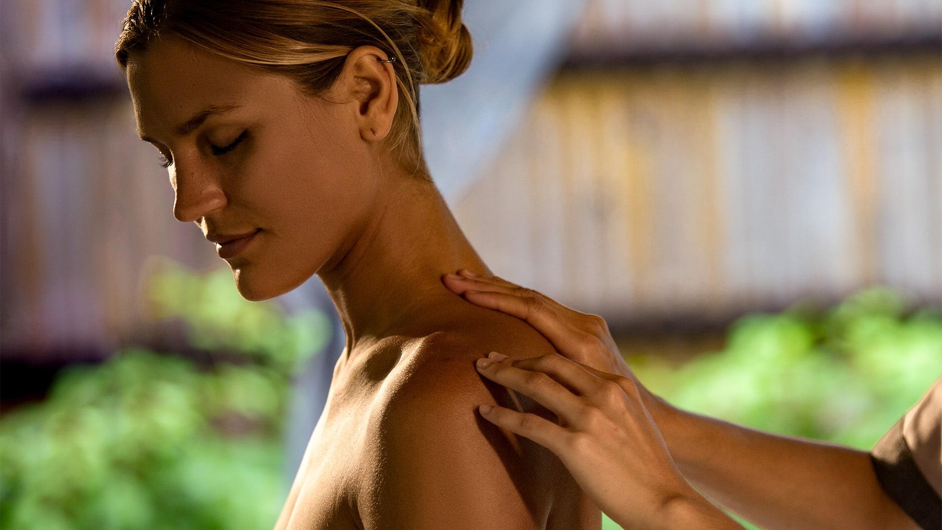 Dh-Ihuru-Honeymoon-Pampering-for-two.