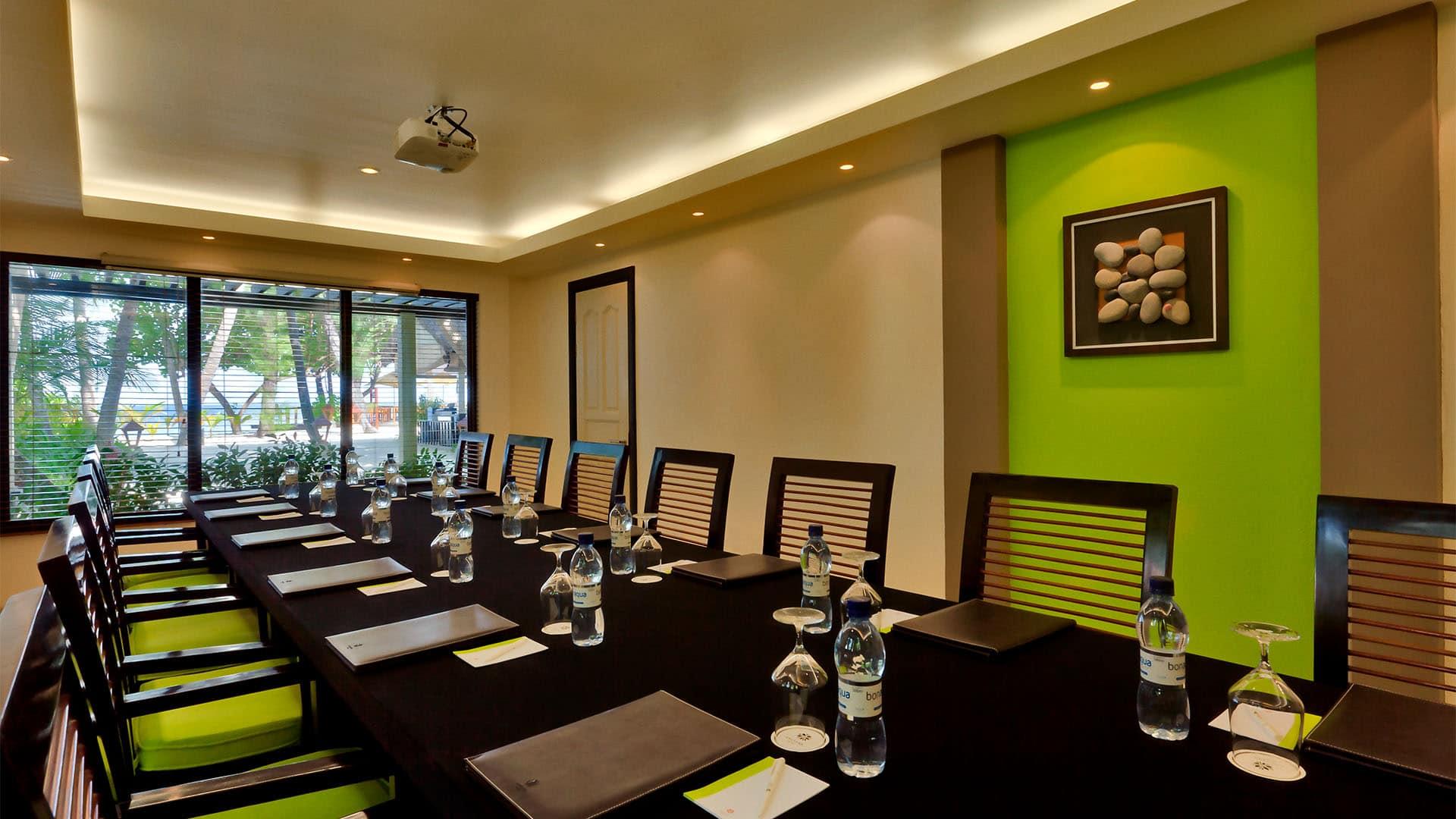 Dh-Ihuru-Meetings-Meeting-Room