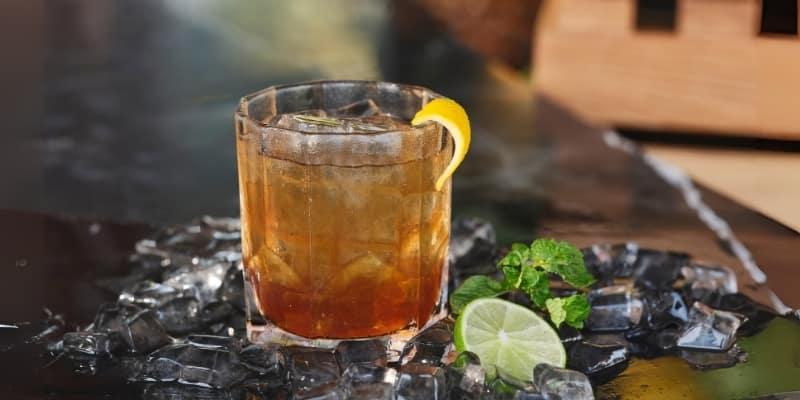 Maila poolbar drink