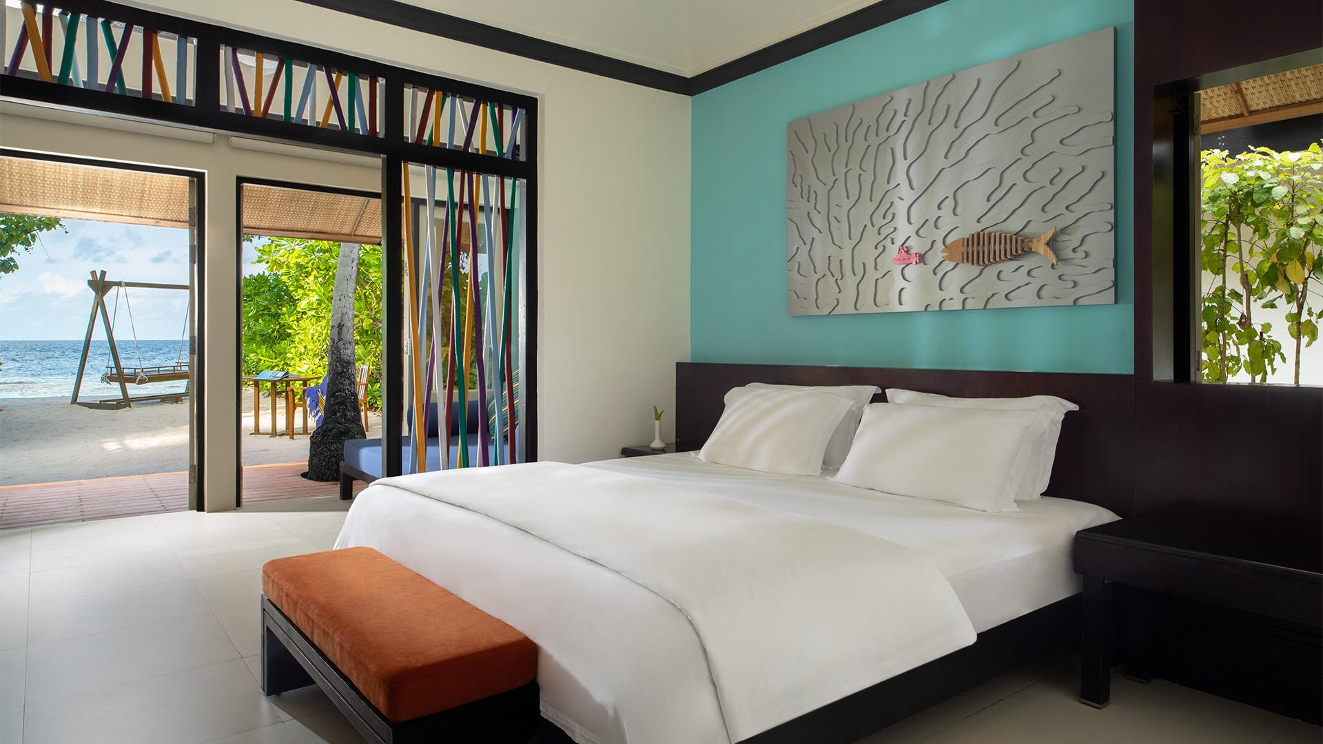 Dh-Ihuru-Accommodation-Beachfront-Jet-Pool-Bedroom