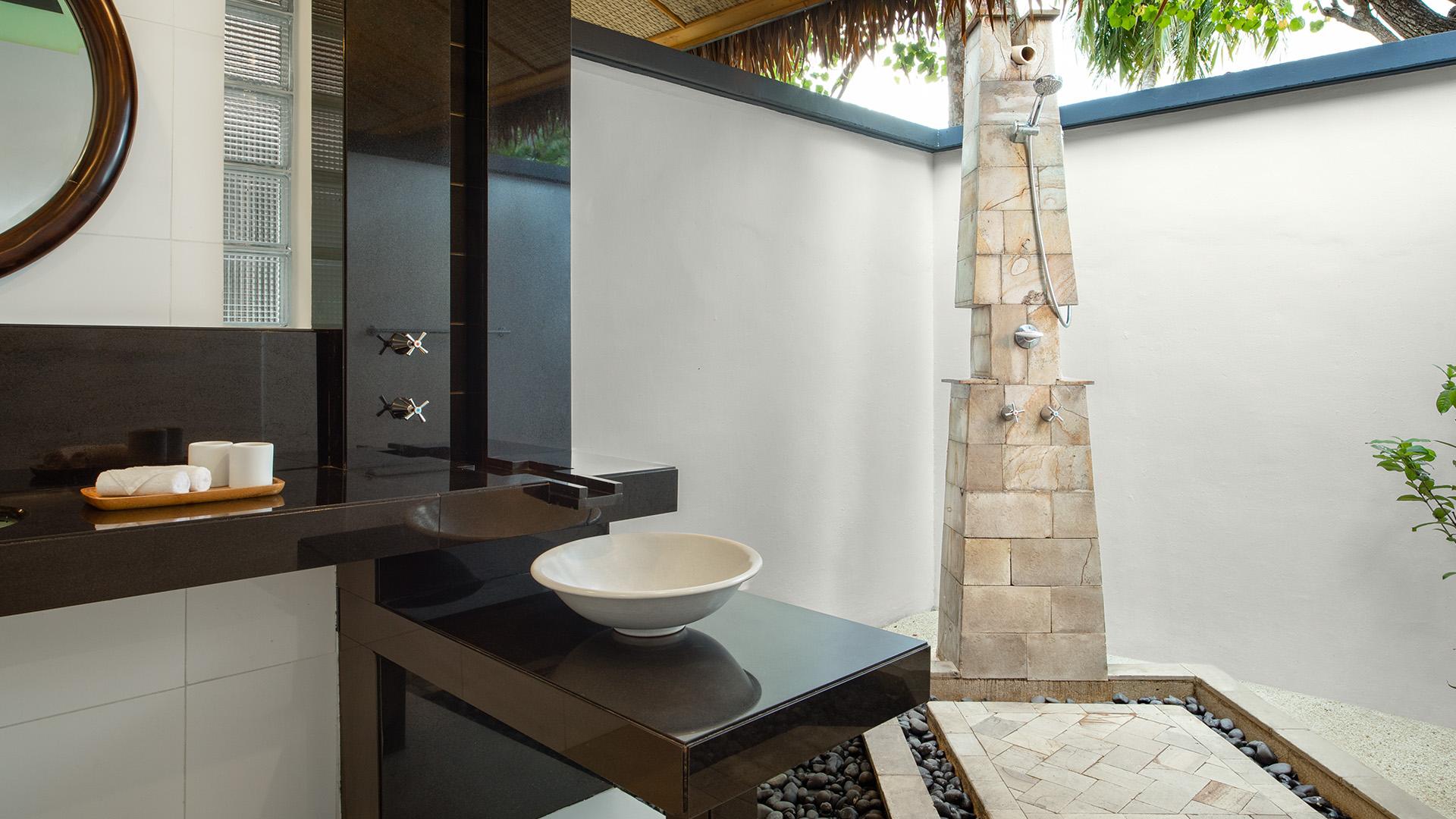 Dh-Ihuru-Accommodation-Beachfront-Villa-Toilet