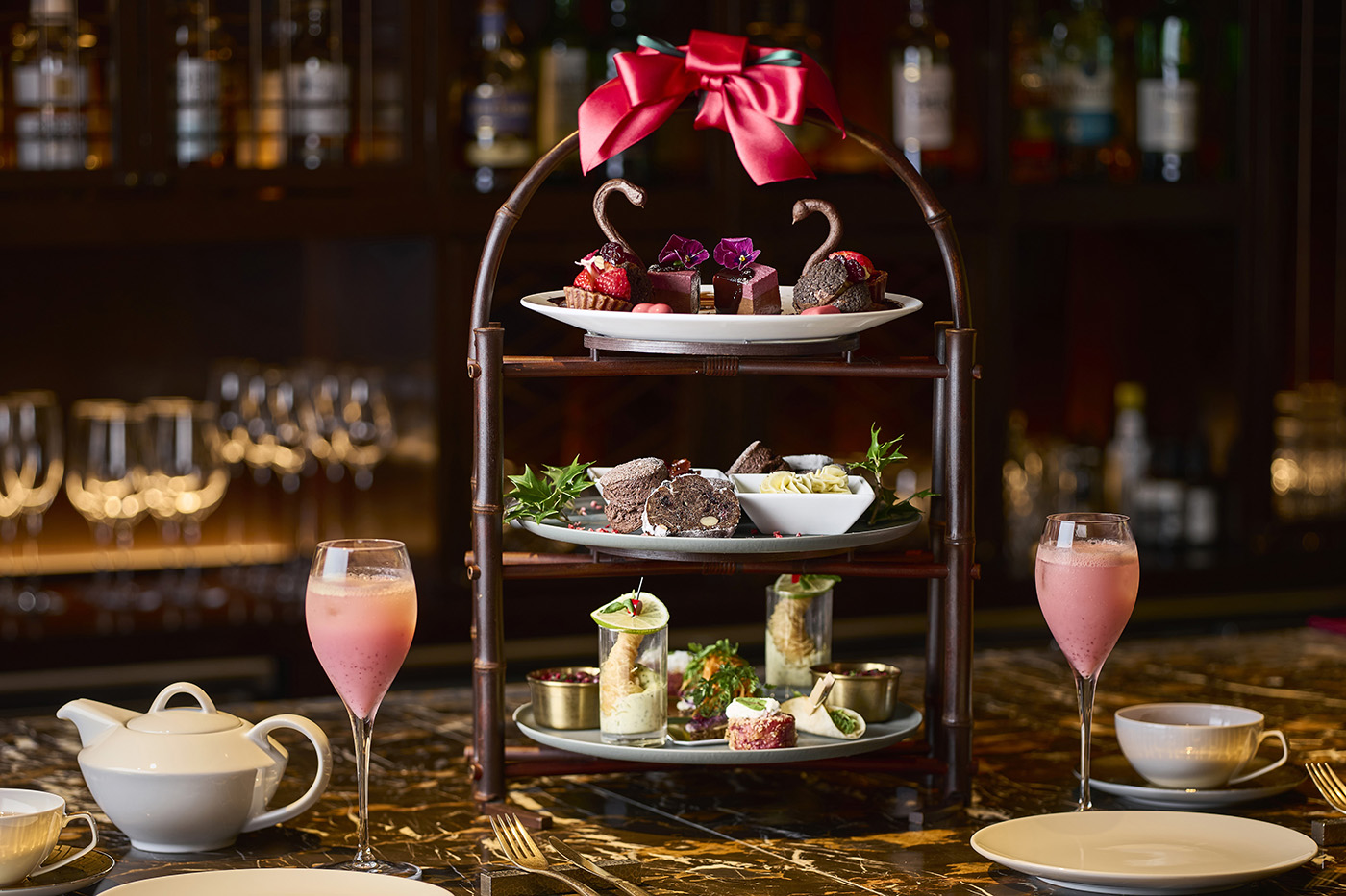 漆黒のスワンが舞い降りる 「BERRY MERRY CHRISTMAS “CHOCOLATE AFTERNOON TEA”」